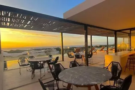 Oceanview Roof Pool With Speakeasy Cafe And Gym Plus Parking location